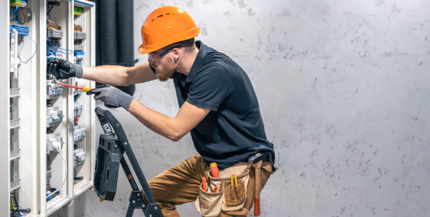 Best Licensed Electrician  in Luxora, AR